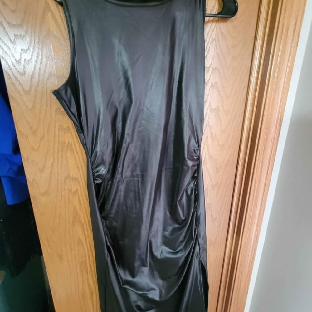 Elegant Black Sleeveless Dress